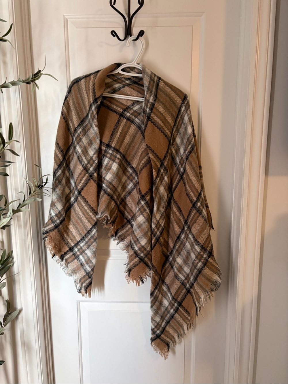 Cozy Plaid Fringe Throw in Camel and Cream
